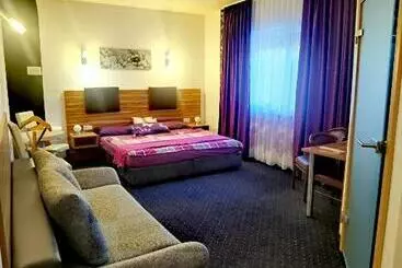 Otel Lion Blue Point