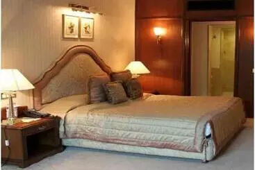 בית מלון כפרי The Palms Town & Country Club   Resort