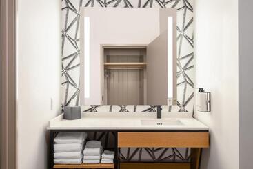 هتل Atwell Suites   Denver Airport Tower Road, An Ihg