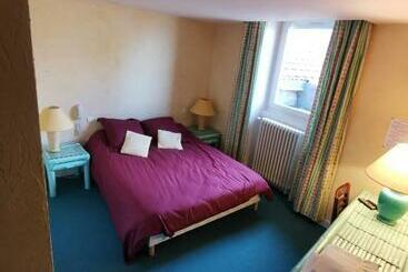 הוסטל L Auberge De St Julien