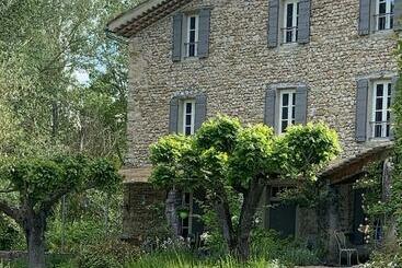 مبيت وإفطار Mas Lou Parpaioun