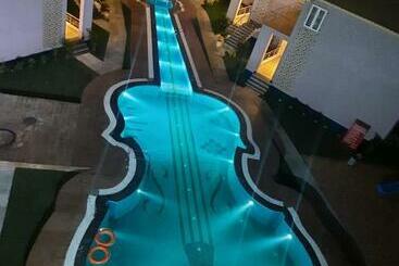 Hotel Parth King Beach Resort