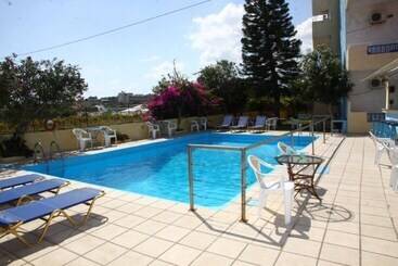 בית מלון כפרי Handakas