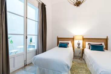 هتل Hostal Roomsole