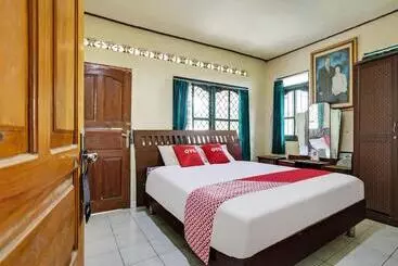 Otel Oyo Homes 91094 Desa Wisata Banyuatis