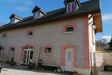 بنسيون L Annexe Du Château De Saint Genix