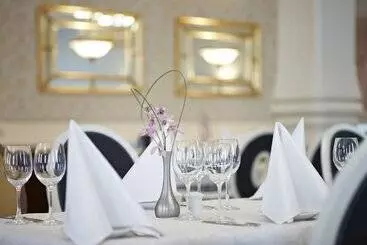 ホテル Dvor Podznoeva