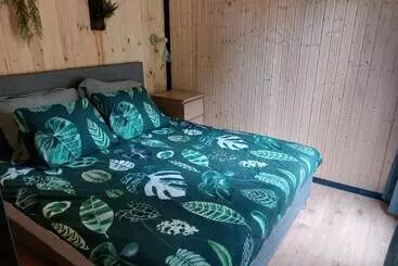 B&b Vierlingsbeek, Appartement Onder één Dak En Tuin Chalet