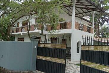 مبيت وإفطار Sky Bloom