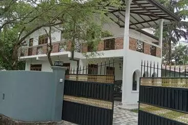 ベッドアンドブレックファースト Sky Bloom