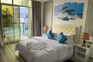 هتل Marine Holiday