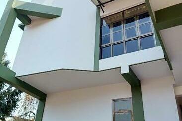 تختخواب و صبحانه Khriang Khongwir Homestay