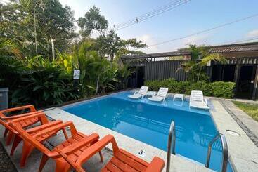 پانسیون The Cabins