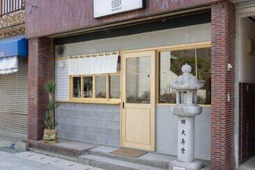 旅馆 Coliving & Cafe Sando