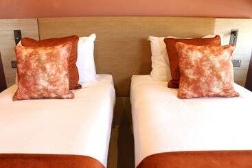 Hex Wildlife Hotel At Yorkshire Wildlife Park