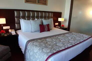 Отель Jaypee Residency Manor