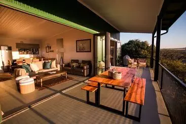 فندق Three Tree Hill Lodge