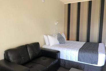 מוטל Asure Saddle And Sulky Motor Lodge