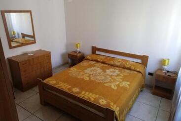 Aparthotel Trilocale Estate Al Mare