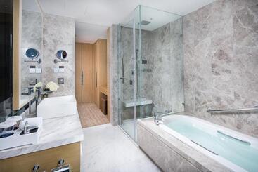 Hotel Inzone Royal Plaza S