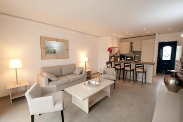 هتل Residence Hôteliere La Cerisaie