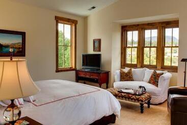 هتل Snowcreek Resort Vacation Rentals