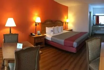 Motel 6 Clarksville, Tn