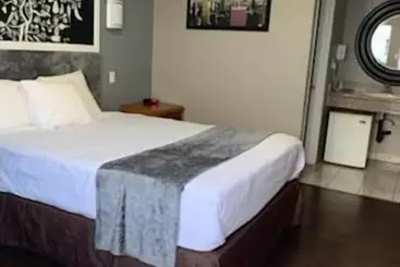 فندق على الطريق Uptown Inn