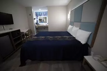 פנסיון Mid City Inn & Suites Pico Rivera