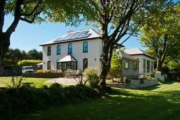ペンション Pendragon Country House