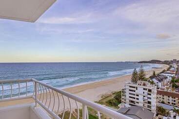 Отель 19th Avenue On The Beach