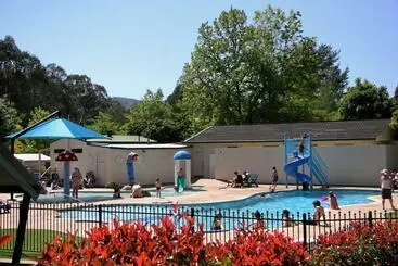 Otel Porepunkah Pines Holiday Park