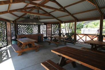 酒店 Twin Dolphins Holiday Park