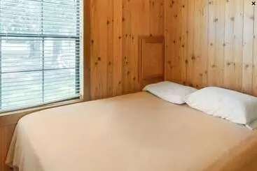 Mökkimajoitus Long Beach Rv & Camping Resort