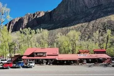 Mökkimajoitus Cottonwood Cove