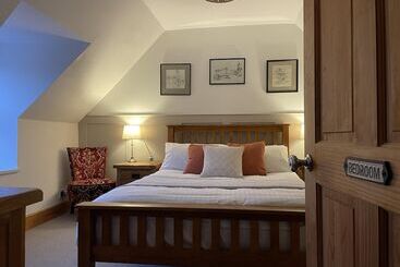 1 Keepers Cottage, Skeabost Bridge, Isle Of Skye