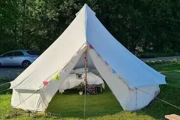 ホテル 4 Meter Bell Tent  Up To 4 Persons Glamping
