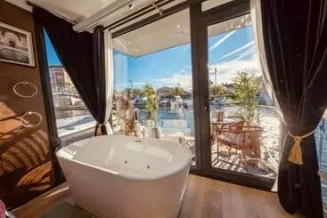 Hotel Maison Sur L Eau Mille Et Une Nuits Avec Jacuzzi