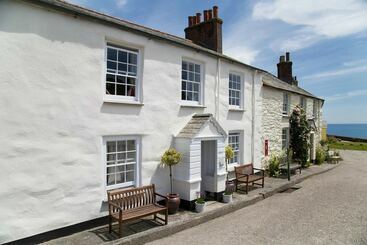 Gorgeous Coastal Cottage For 6 In Charlestown