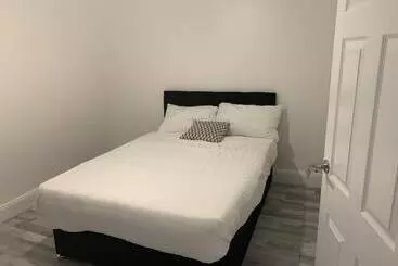 Residenssi 3br Sleeps7 Garden Parking