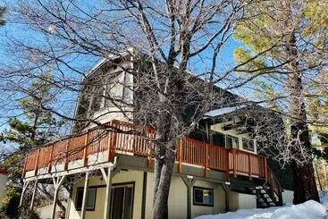 Mökkimajoitus Fawnskin Family Cabin