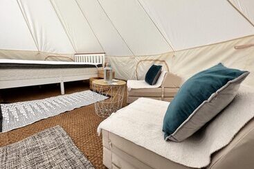 Hotel Spacious Bell Tent At Herigerbi Park, Lincolnshire