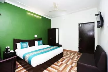 Hotel Goroomgo Sweet Sunset Resort Nainital