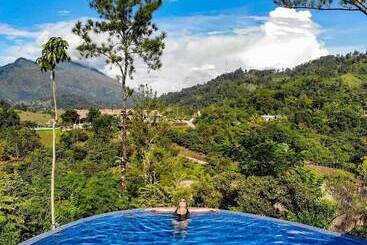 Vista Verde Lodge Hostel