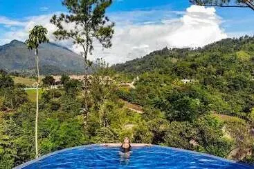 Vista Verde Lodge Hostel