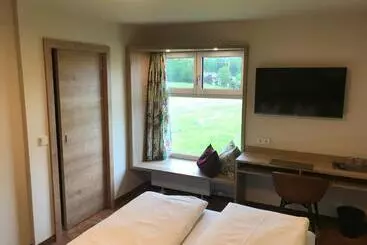 Отель Gasthof Wiesenhof