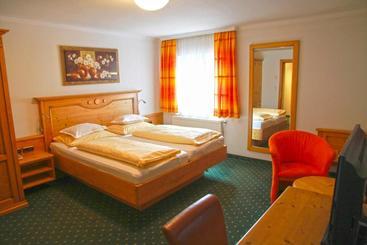 בית מלון כפרי Kirchenwirt