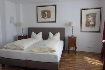 Szálloda Weinhaus Hoff