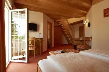 Landhotel Haringerhof Mit Saunawelt Und Naturbadeteich