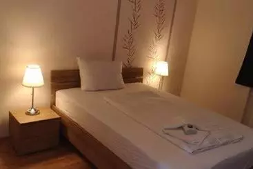 هتل Gz  Airport Köln Bonn